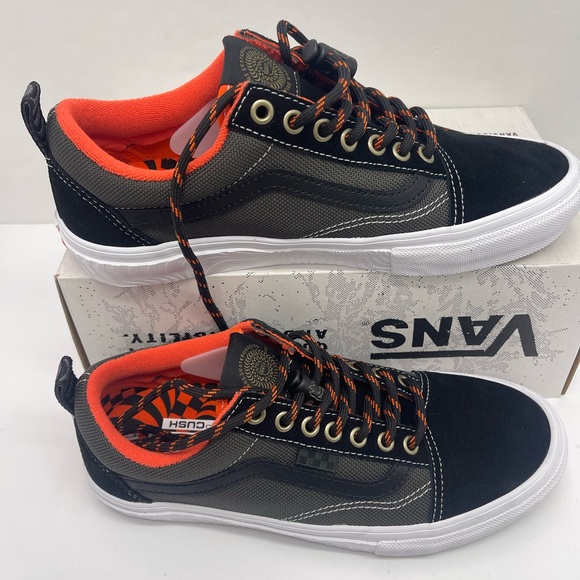Vans Men's Skate Old Skool
Spitfire Black/Flame
VN0A5FCBBFM Sneakers - Picture 2 of 16